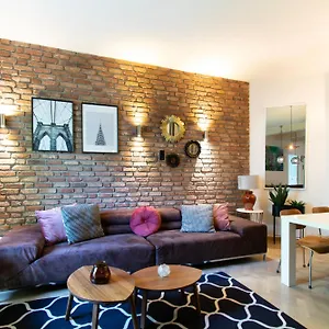 Spacious 3br With Ac In Living Room, 2 Balconies Krakow