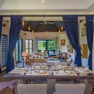 Luxury Sleeps 6, Access, Villa